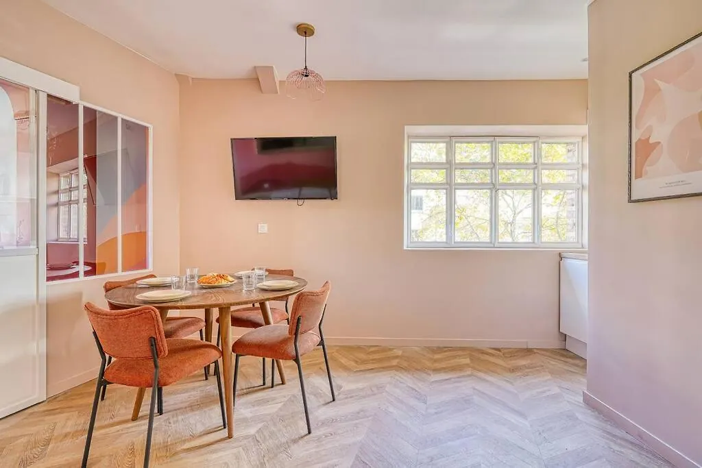 Appartement 2 Chambres Place Pereire 75017 - II Paris Apartment