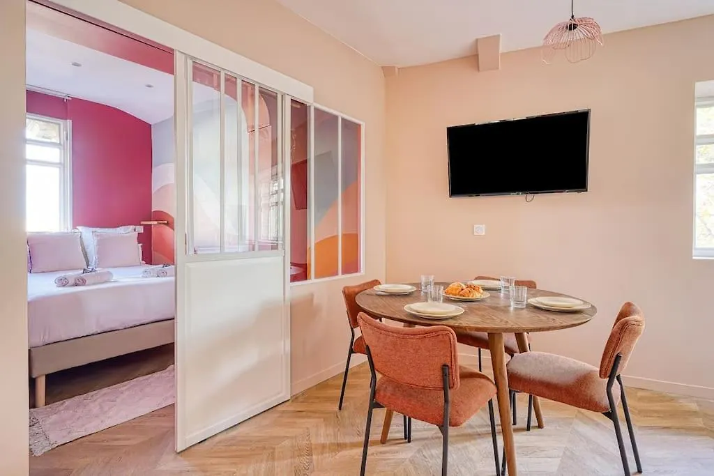 Appartement 2 Chambres Place Pereire 75017 - II Paris 0*,  France